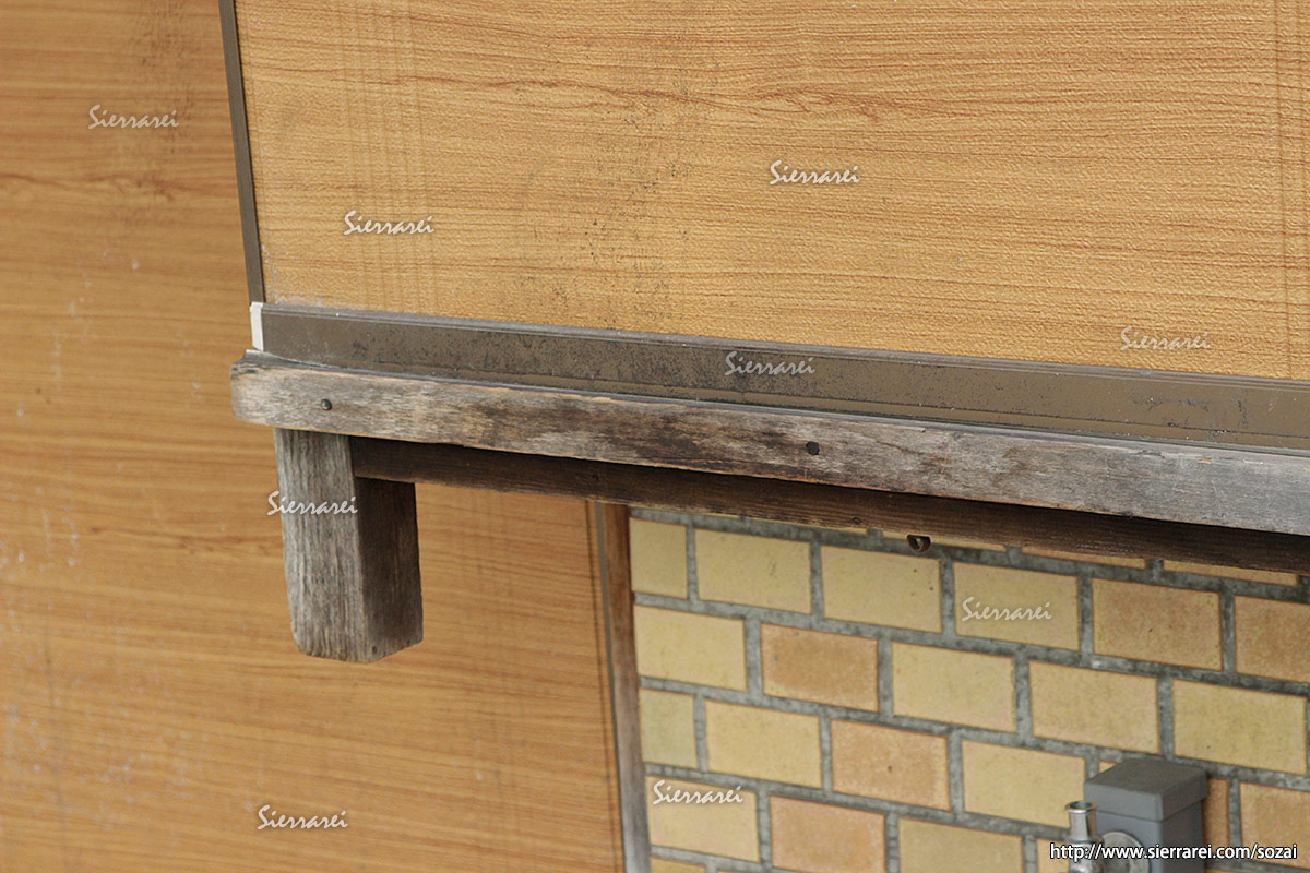 木枠の雨じみ 木枠の雨じみ