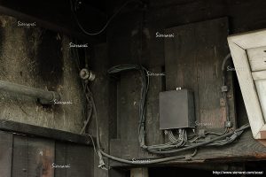 建物壁の焼杉板