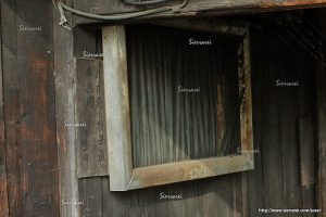 建物壁の焼杉板