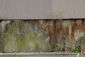 コンクリートの汚れ、雨じみ、赤錆び