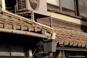 木造家屋の屋根、瓦